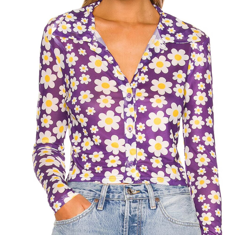 MORE TO COME Dione Button Flower Top M